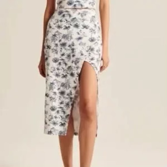 abercrombie & fitch linen blend halter top + midi skirt set. worn once. - Picture 3 of 10